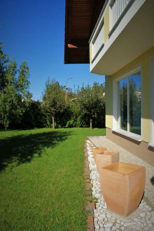 Yellow Dreamhouse Postumia Esterno foto
