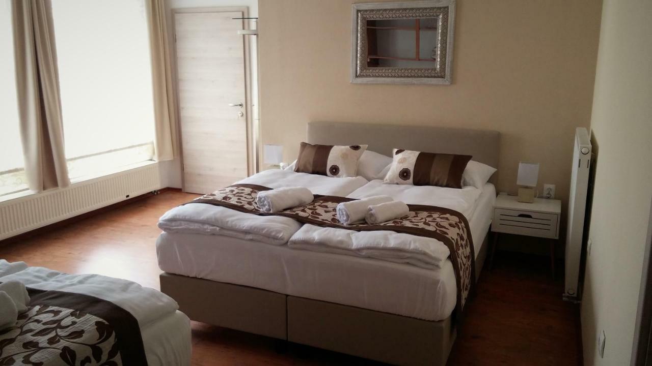 Yellow Dreamhouse Postumia Esterno foto