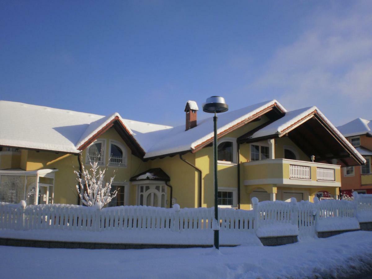 Yellow Dreamhouse Postumia Esterno foto