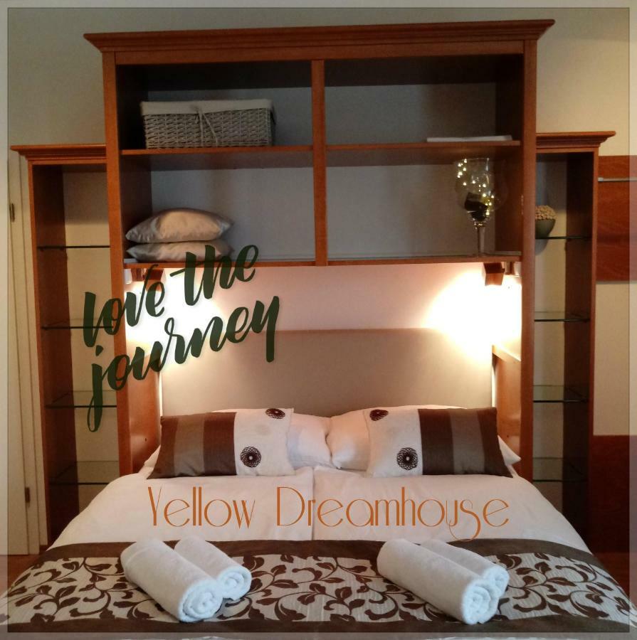 Yellow Dreamhouse Postumia Esterno foto
